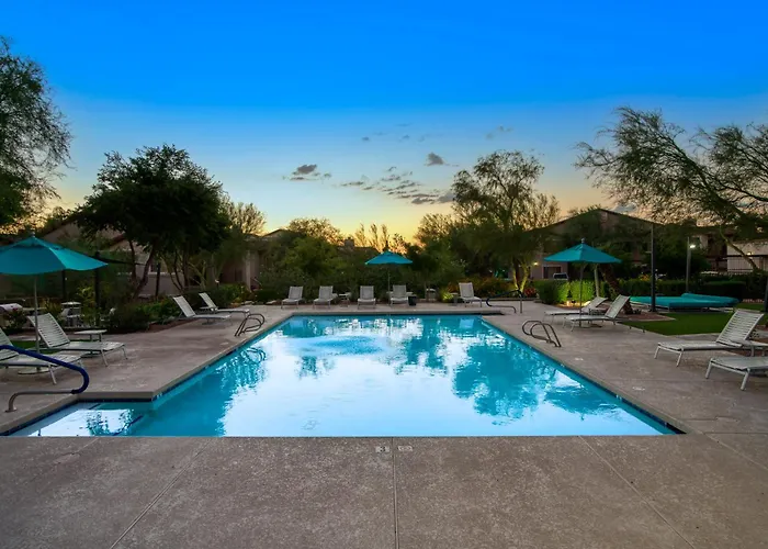 Modern 2-Br Condo Near Kierland Commons