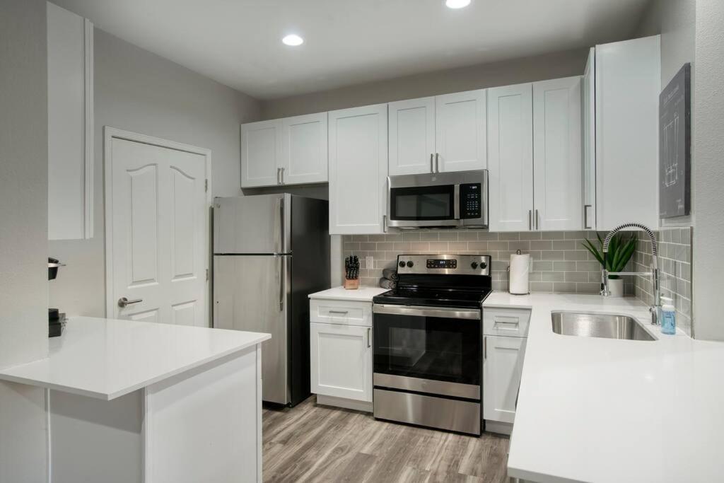 Modern 2-br Near Kierland Commons